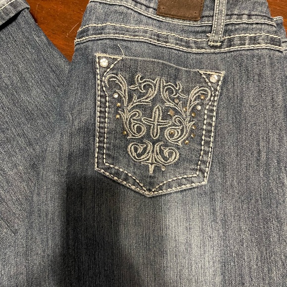 Jean capris - Picture 2 of 2